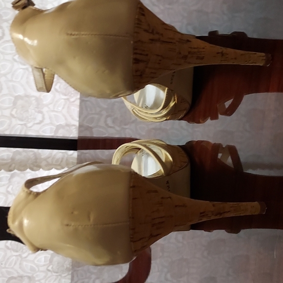 White house black market heels - Picture 3 of 5